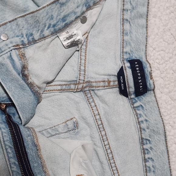 Aeropostale Light Blue Distressed Boyfriend Jeans - Picture 3 of 3